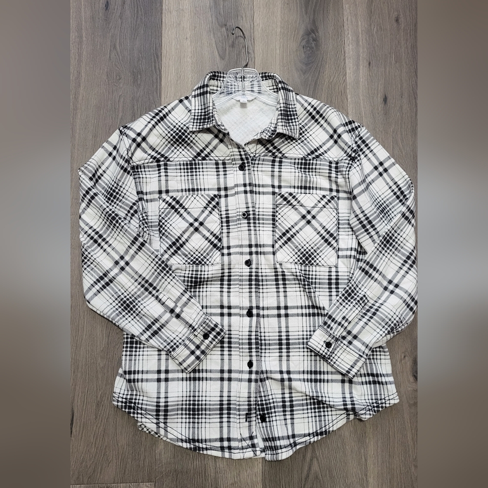 Time and Tru Women's Black and White Fleece Button Down - Medium